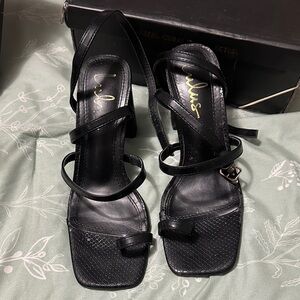 Lulu’s Black Print Heels